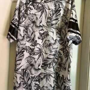 On the Byas Black and White Floral Short Sleeve Top